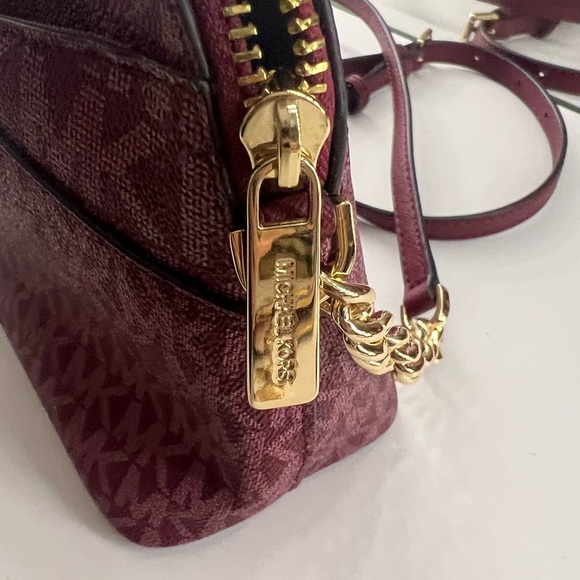 Michael Kors Bag, Berry colour. MATCHING WALLET LISTED!! does not come with it - Picture 6 of 8